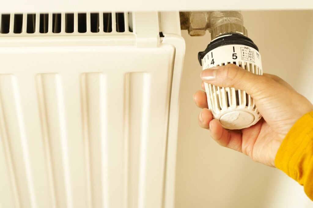 Iliustracinė radiatoriaus termostato reguliavimo nuotrauka